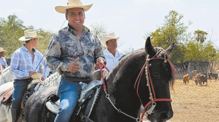 Encabeza alcalde de Emiliano Zapata tradicional cabalgata en honor a San Isidro Labrador