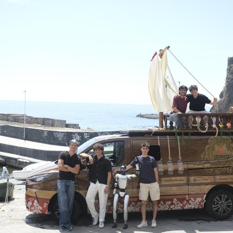 Parte il vascello a ruote di Apeira, un tour per scoprire i giovani talenti