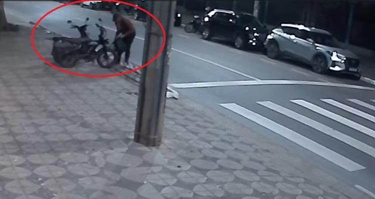 VÍDEO: Jovem tem bicicleta elétrica furtada enquanto trabalhava em Governador Valadares