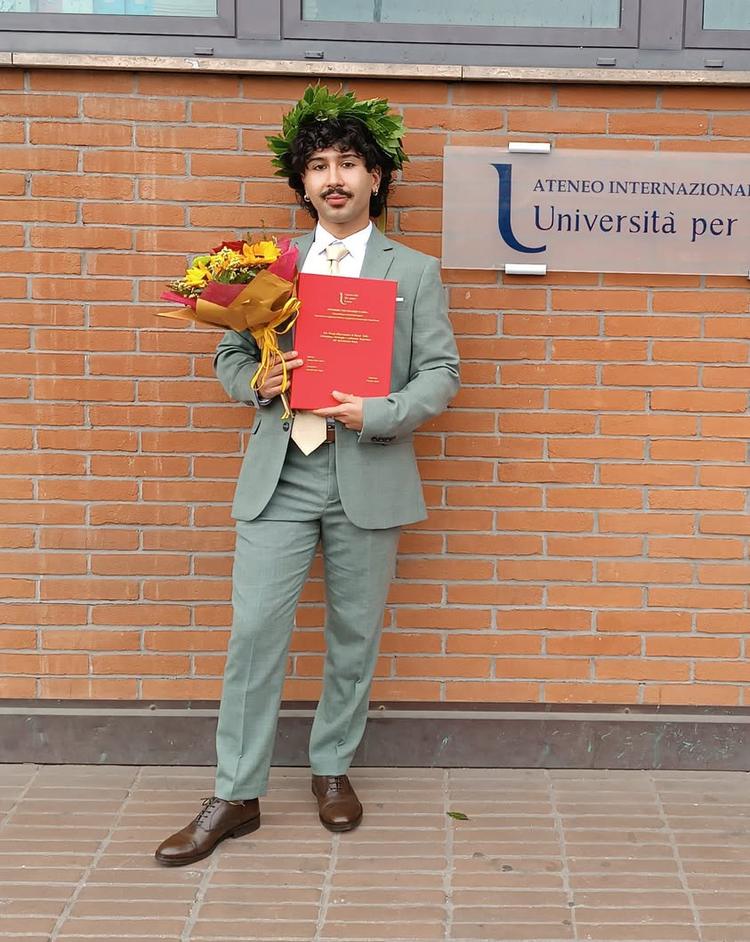 Congratulazioni al neo Dottore Madeo Vincenzo  Laurea magistrale in scienze linguistiche e comunicaz