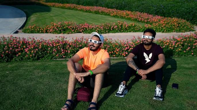 كيف تشاهد كسوف الشمس بأمان دون تعريض بصرك للخطر؟