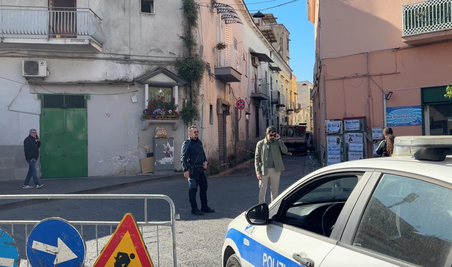 Giugliano, scoppia condotta idrica sotto il manto stradale: chiusa via Licoda