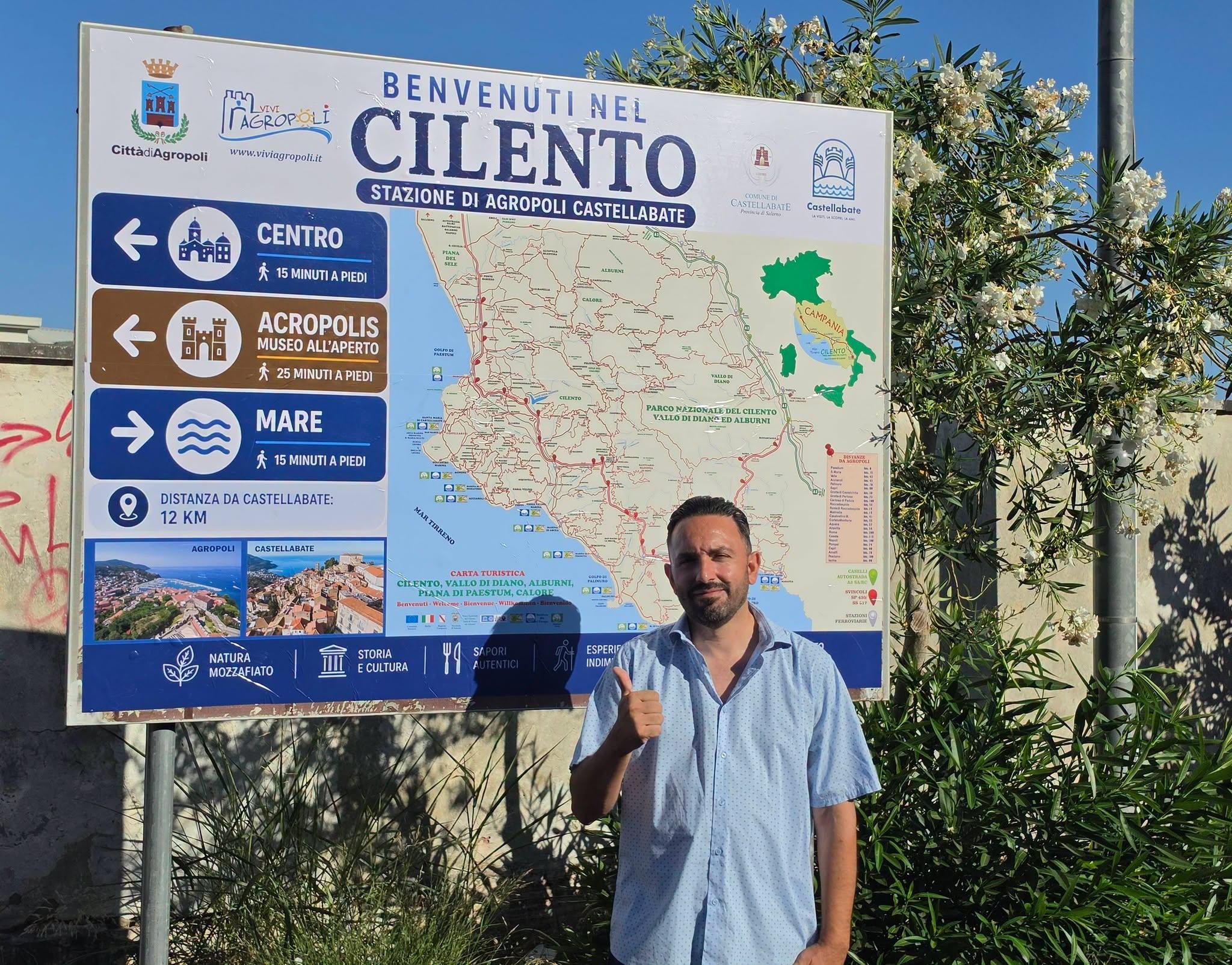 Mappa turistica errata alla stazione di Agropoli: per il Comune si è trattato di un errore di stampa