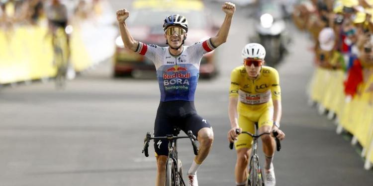 Tour de France: a Plateau de Solaison vince Evenepoel, Pogacar sempre in giallo. Clamoroso: Vingegaard cade e si ritira