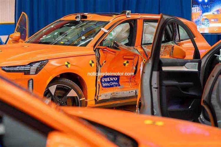A LA VANGUARDIA DE LA SEGURIDAD: EL LABORATORIO DE PRUEBAS DE CHOQUE DEL CENTRO DE SEGURIDAD DE VOLVO SUPERA LOS 10.000 CRASH TEST