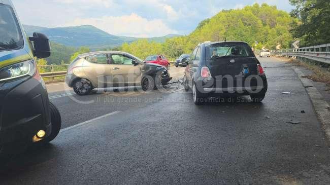 Incidente sulla SS18 Cilentana tra Vallo Scalo e Vallo della Lucania: due le auto coinvolte, tre i feriti