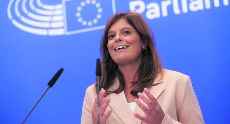 “Tutta questa zelanza…”. Lo scivolone di Ilaria Salis sull’italiano