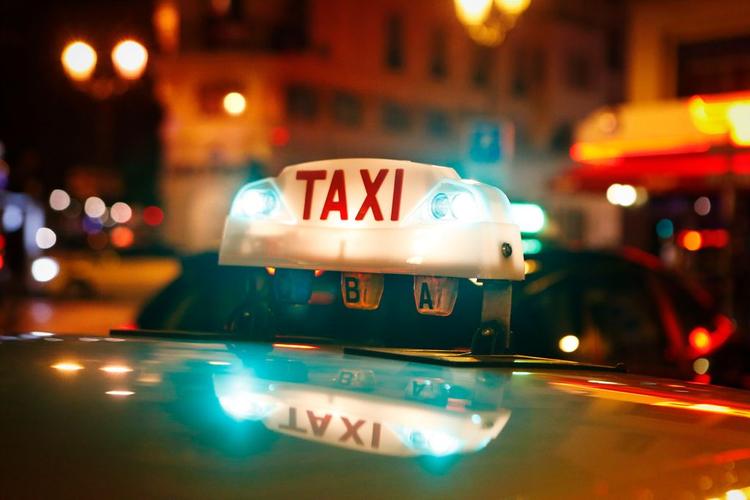 Opérations escargot, cortèges, service minimum : une nouvelle mobilisation des taxis en colère ce lundi