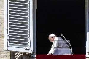 Papa Francisco continúa con leves síntomas gripales