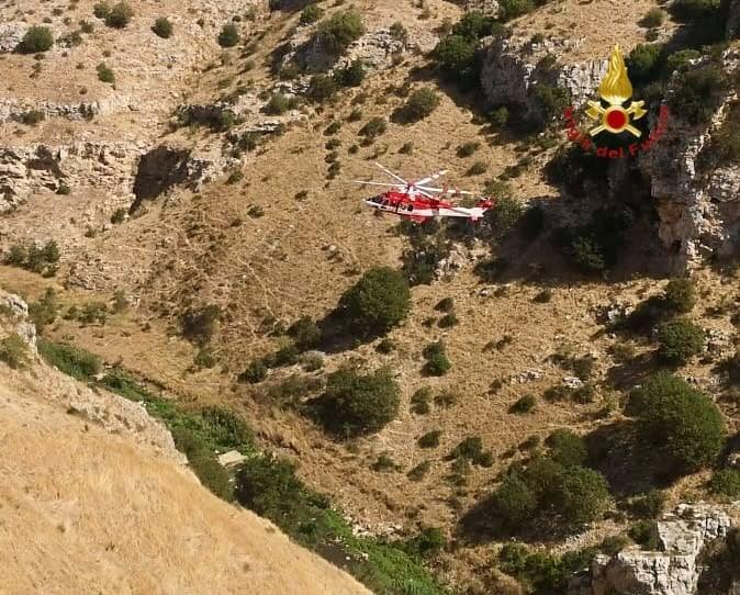 Matera, i Vigili del fuoco salvano un 20enne ferito nell’area della Murgia