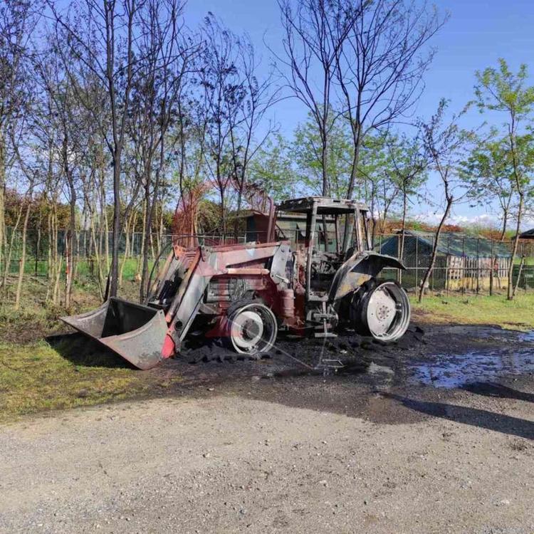 san giorgio canavese trattore in fiamme