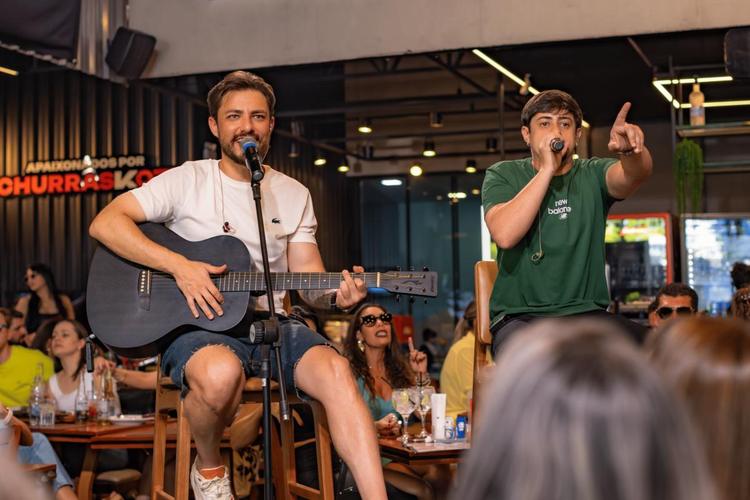 Lucas e Higor levam “Flash” novamente ao topo das rádios e entram na playlist 'Top Brasil'