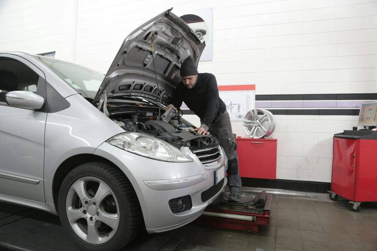 Giro di vite dell'Unione Europea sulle revisioni: perché con le nuove regole molte auto rischiano lo stop