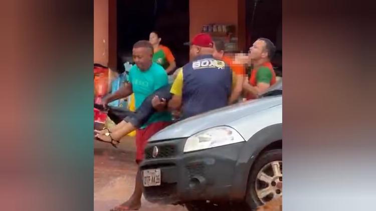 VÍDEO: Mulher cai em bueiro e é resgatada por populares durante chuva em Santarém, no PA