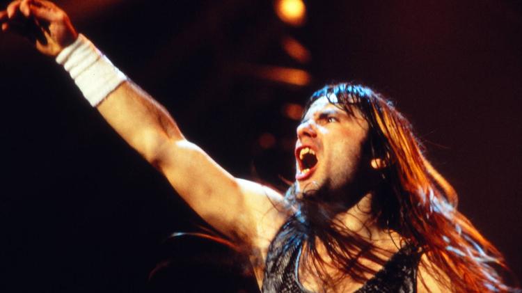 Por que o Brasil ama Iron Maiden? Bruce Dickinson responde à Rolling Stone