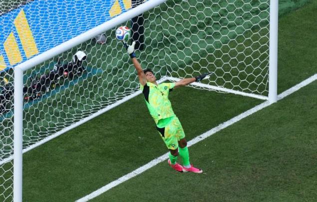 ياسين بونو ثامن أفضل حارس في العالم لعام 2026