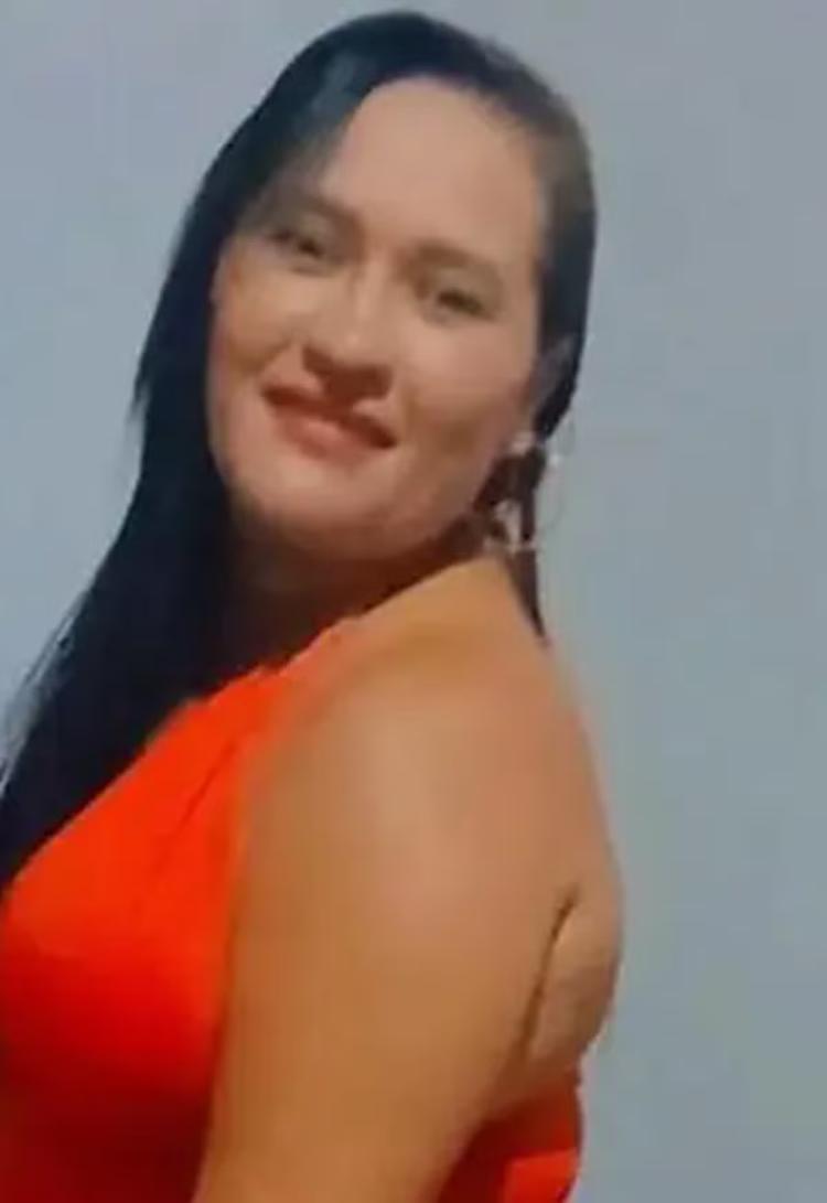Mulher é morta a facadas no interior de AL; companheiro foge