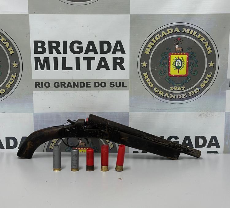 Homem é preso por porte ilegal de arma de fogo, em Caxias