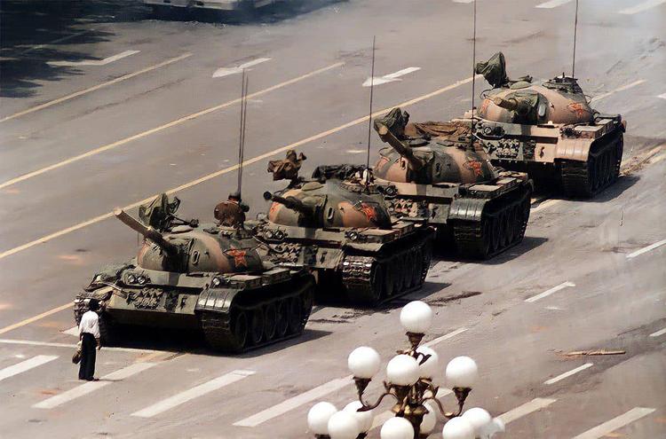 Tensioni Usa-Cina, Rubio commemora Tienanmen. La furia di Pechino: "Distorsione della storia"