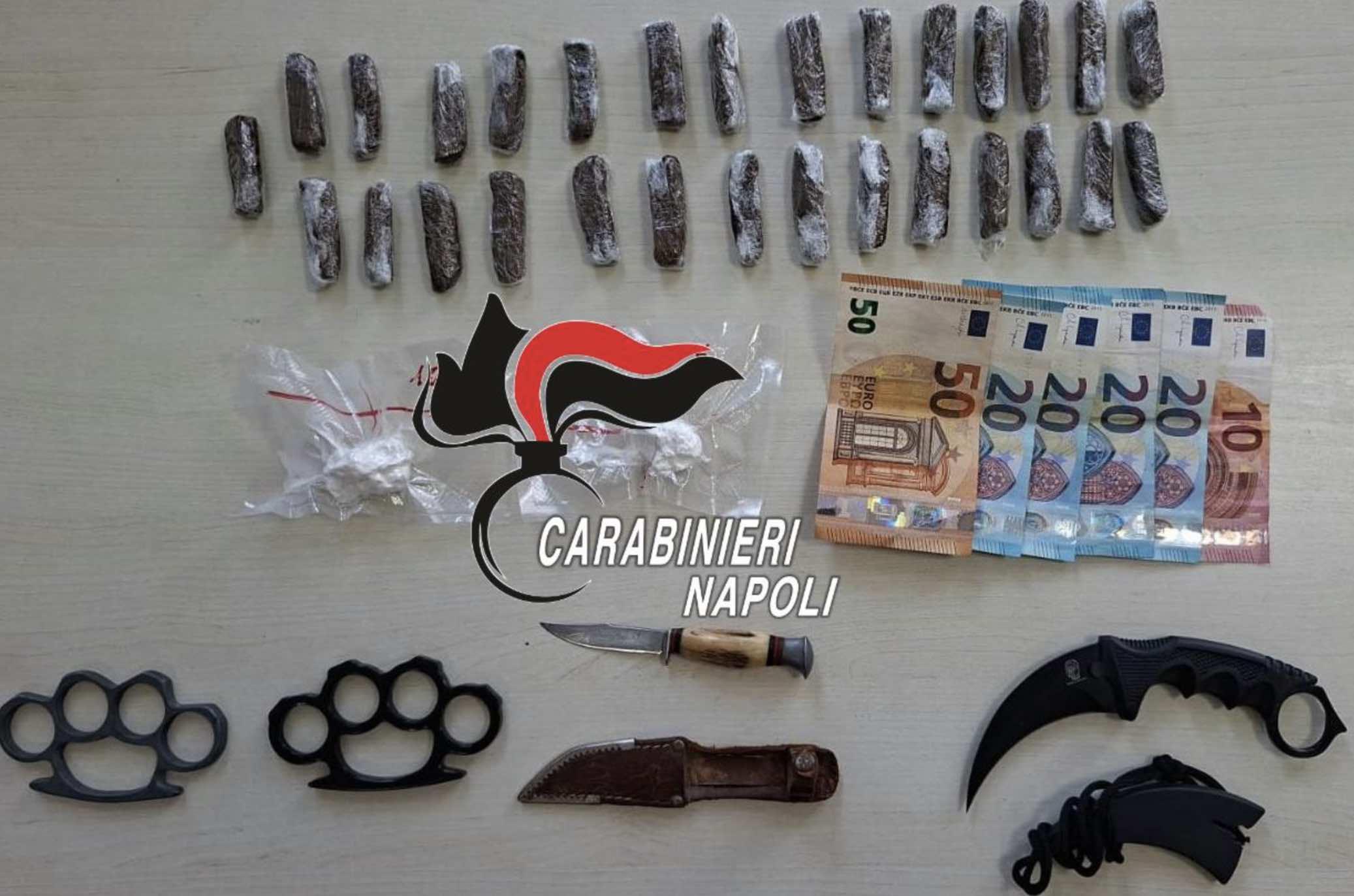 Napoli, nonna pusher di 88 anni arrestata al Rione Traiano: in casa cocaina, hashish e armi