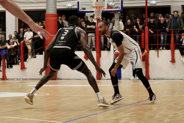 Basket C/M: A9 Nardò lotta fino alla fine, ma gara-1 va a Mesagne