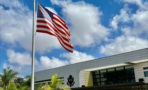 السفارة الأمريكية بالمغرب تعلن تعليق مواعيد التأشيرات والخدمات القنصلية