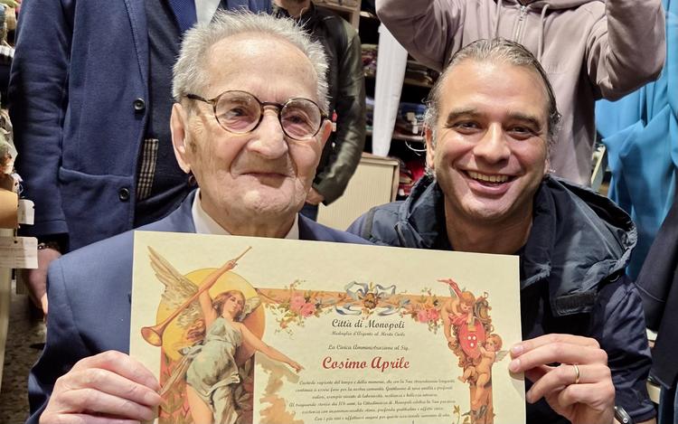 Monopoli festeggia, il più anziano della città