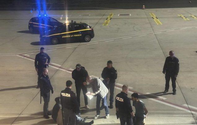 احباط محاولة فرار 17 مرحلا مغربيا من تركيا خلال توقف اضطراري بمطار روما