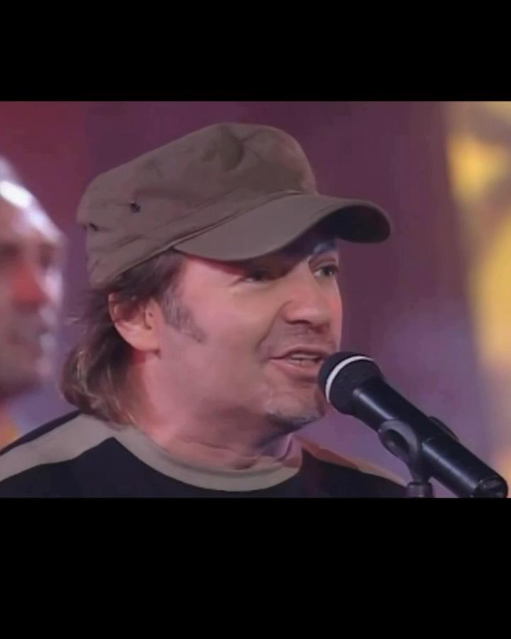 Vasco Rossi condivide il messaggio dei Taormina Music Awards. Sui suoi canali ufficiali, l’artista ha pubblicato la lett...