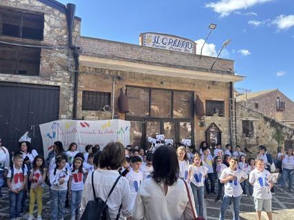 L’Amministrazione desidera esprimere il più sincero ringraziamento al plesso Umberto I e alle classi della scuola primar...