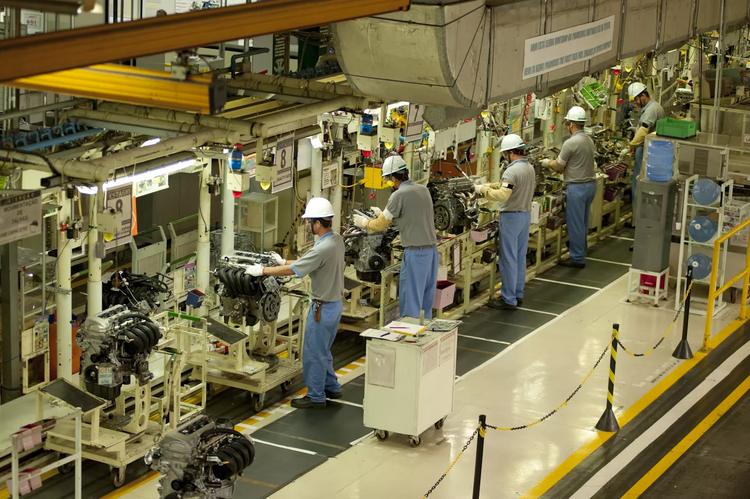 Virada de chave: como carros elétricos e montadoras chinesas redesenham a indústria automotiva brasileira