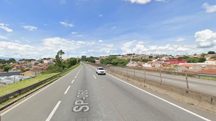 Pedestre fica gravemente ferido após ser atropelado na Dutra, em Taubaté