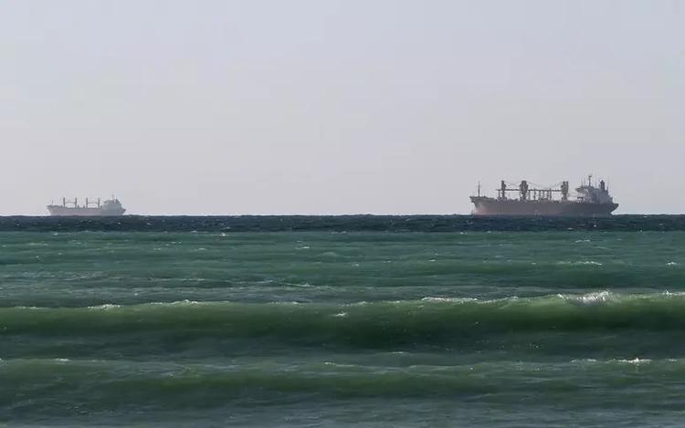 Stretto di Hormuz, colpita nave mercantile: un morto e tre feriti