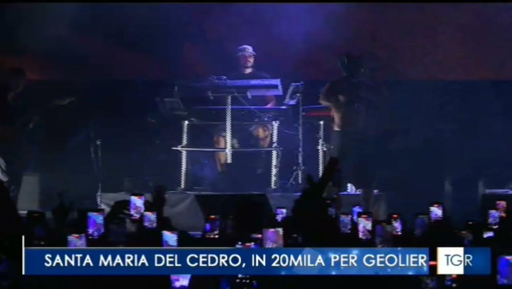 Il servizio di Rai 3 Calabria dedicato al concerto di Geolier a Santa Maria del Cedro. https://www.rainews.it/…/geolier-...