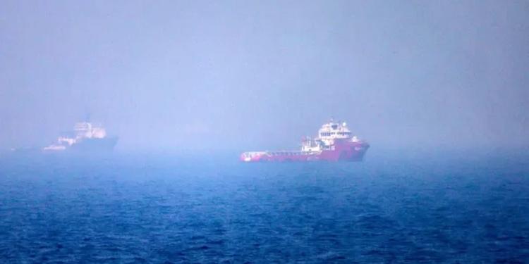 Teheran colpisce due petroliere degli Emirati a Hormuz, un morto. Nuovi raid Usa sull'Iran