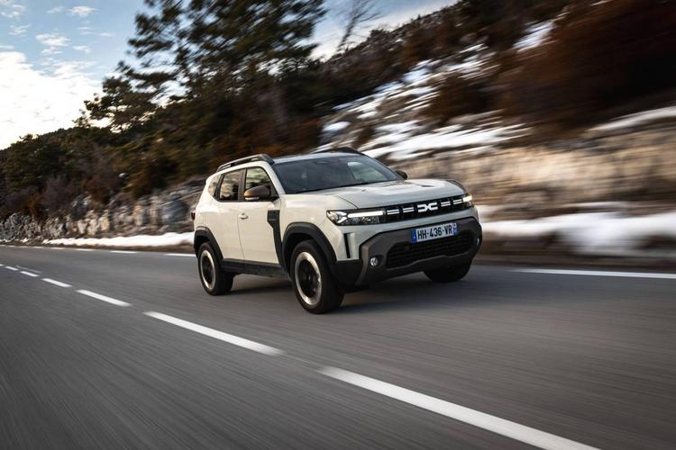 Dacia Duster, guida completa agli allestimenti e ai prezzi del B-SUV