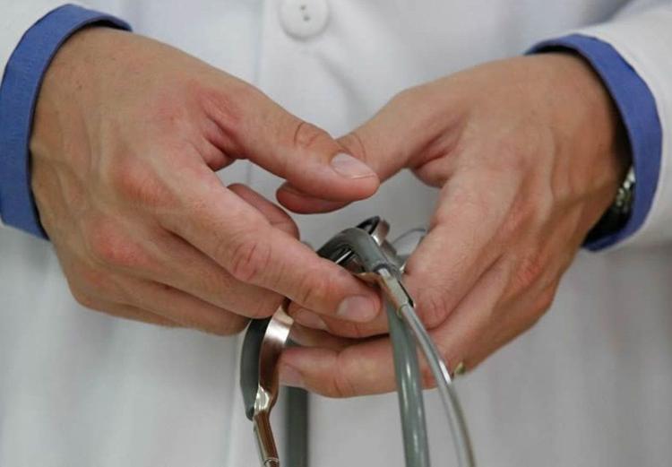 FACUA denuncia el cierre de la mayoría de centros de salud durante las tardes hasta septiembre