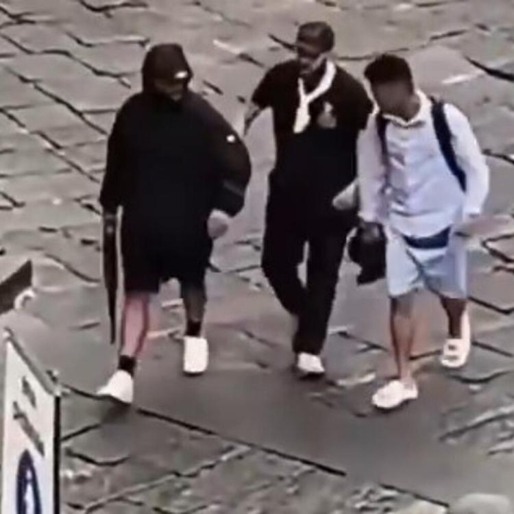 Rissa a Napoli, tre fermi. Sequestrato un Kalashnikov