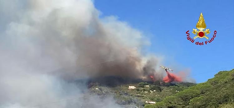 Spento incendio boschivo a Buti nel Pisano