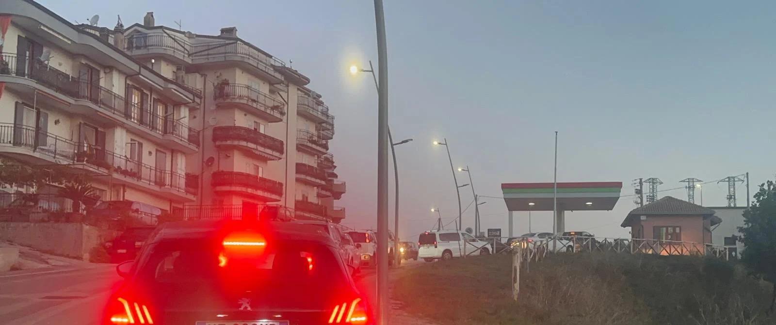Emergenza carburante nel salernitano, ripartono i rifornimenti: assalto ai distributori e lunghe code da Agropoli al Golfo di Policastro