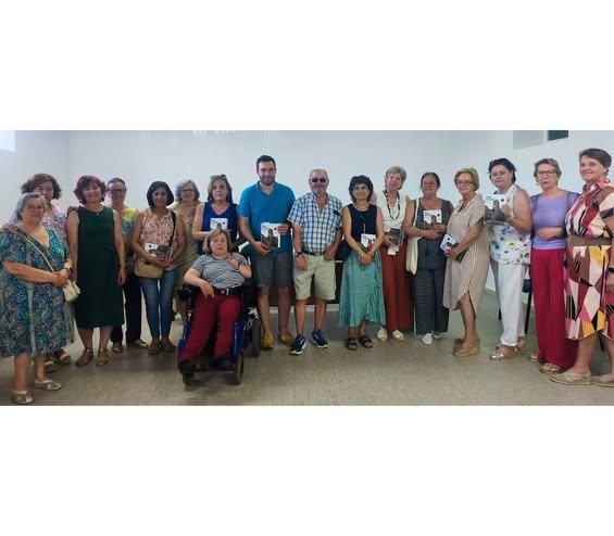 📚✨ El Club de Lectura de Adultos despide el curso con la presentación del libro "Plazas de Toledo" ✨📚 En la tarde de a...