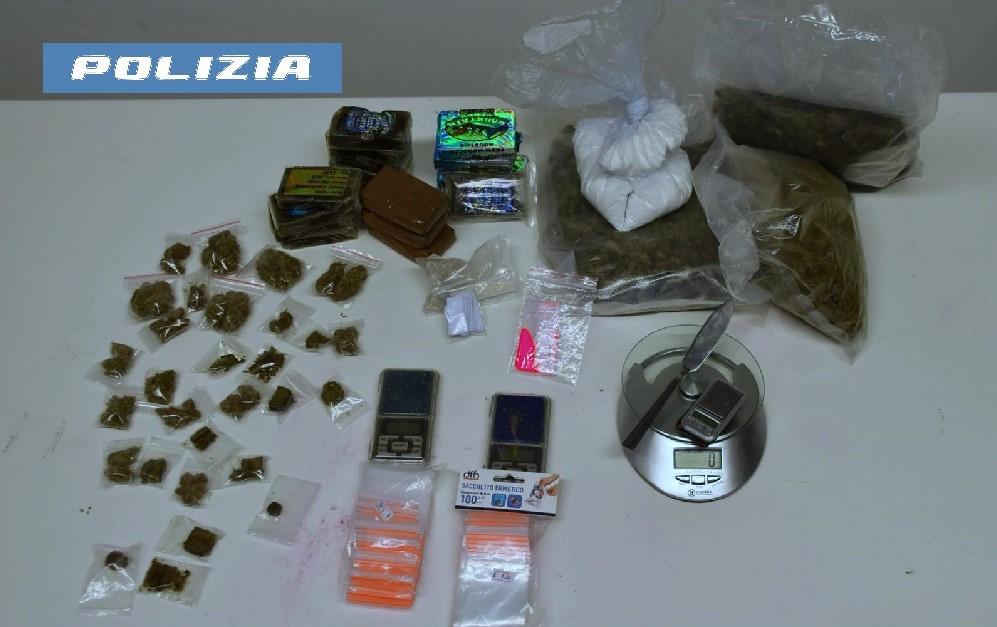 Più di 3 chili di droga nascosti tra Giugliano e Castel Volturno: arrestato 26enne