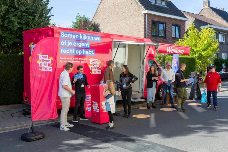 Veel mensen hebben schulden zonder dat ze het doorhebben: “Het voelt niet als lenen”