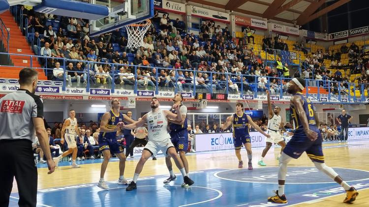 Basket A2/M, Valtur Brindisi beffata: Torino vince 85-81