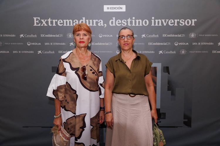 Pilar Acosta, del Hotel Don Manuel; y María José García, del Clúster del Turismo de Extremadura.
