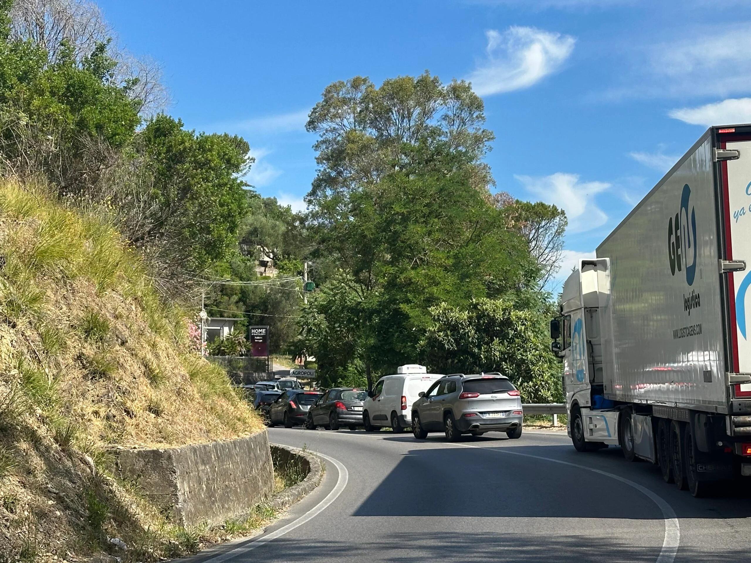 Agropoli, lavori in corso e caos stradale: traffico in tilt e lunghe code. Rabbia degli automobilisti