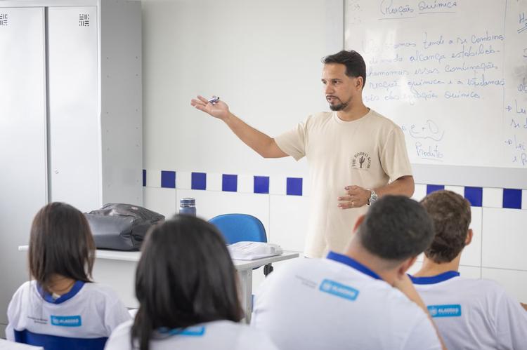 Concurso da Seduc-AL abre 521 vagas com salário de R$ 4,3 mil