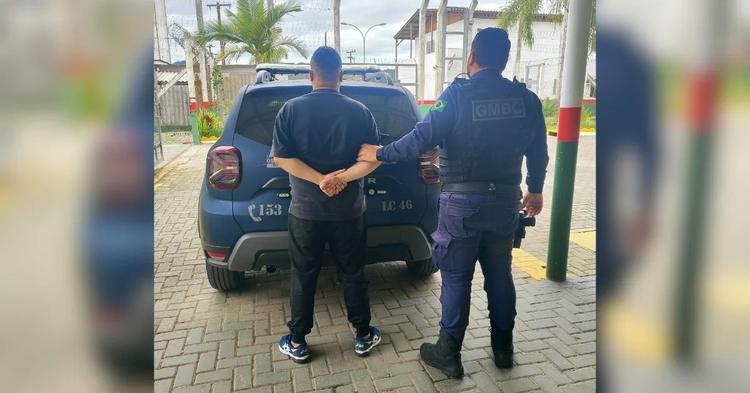 Homem é preso na Avenida Atlântica com dívida de mais de R$ 51 mil em pensão alimentícia