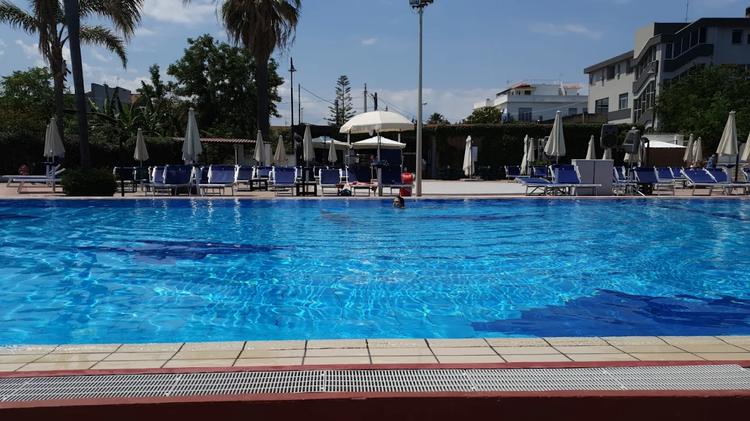 Milazzo, adolescente resta incastrata con i capelli nel sistema di aspirazione di una piscina del LIdo Azzurro
