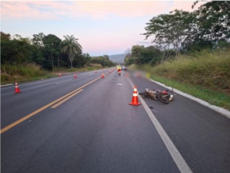 Motociclista morre em acidente na BR-135, em Buenópolis